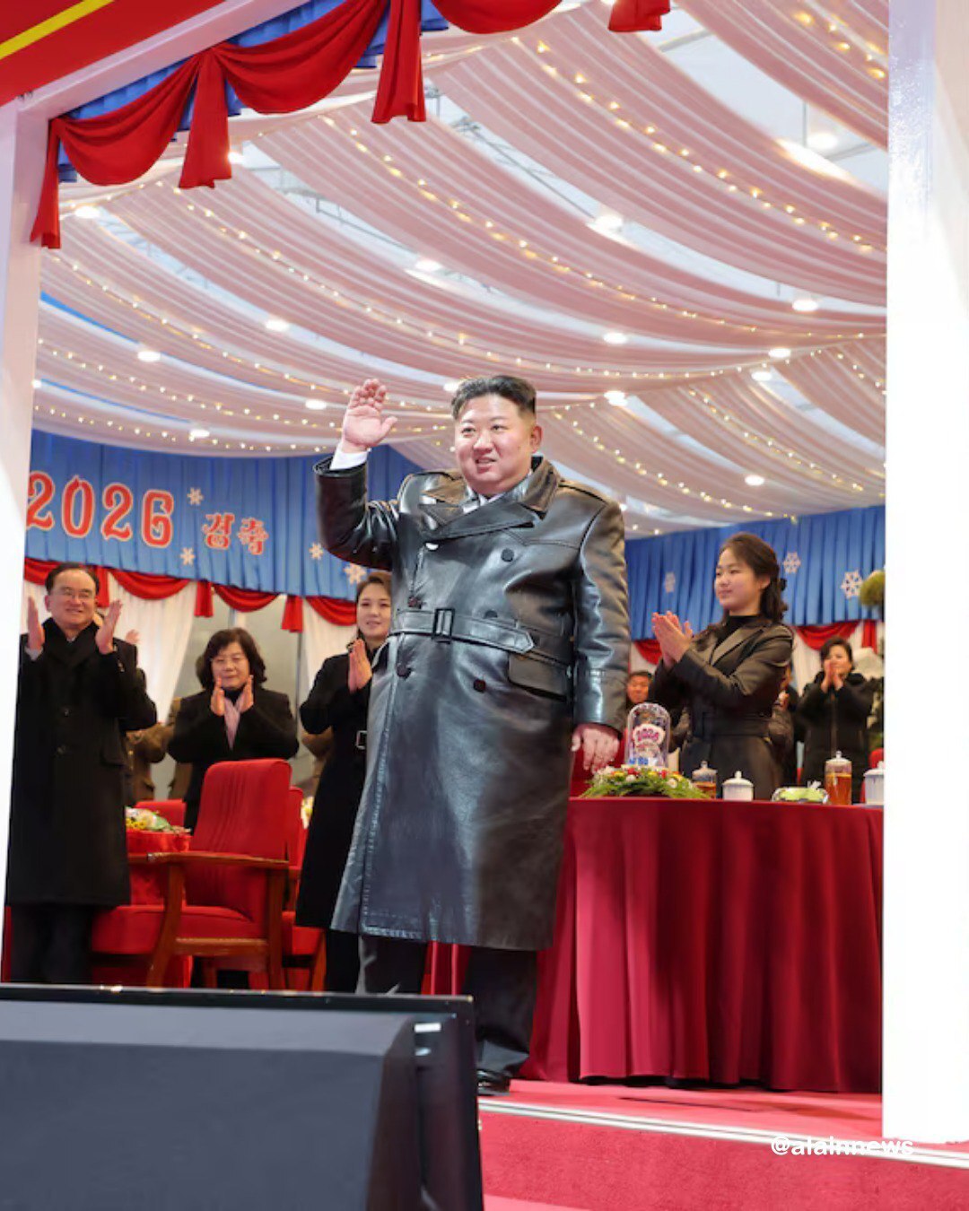 رهبر کره شمالی و دخترش در جشن سال نو ۲۰۲۶ (عکس)