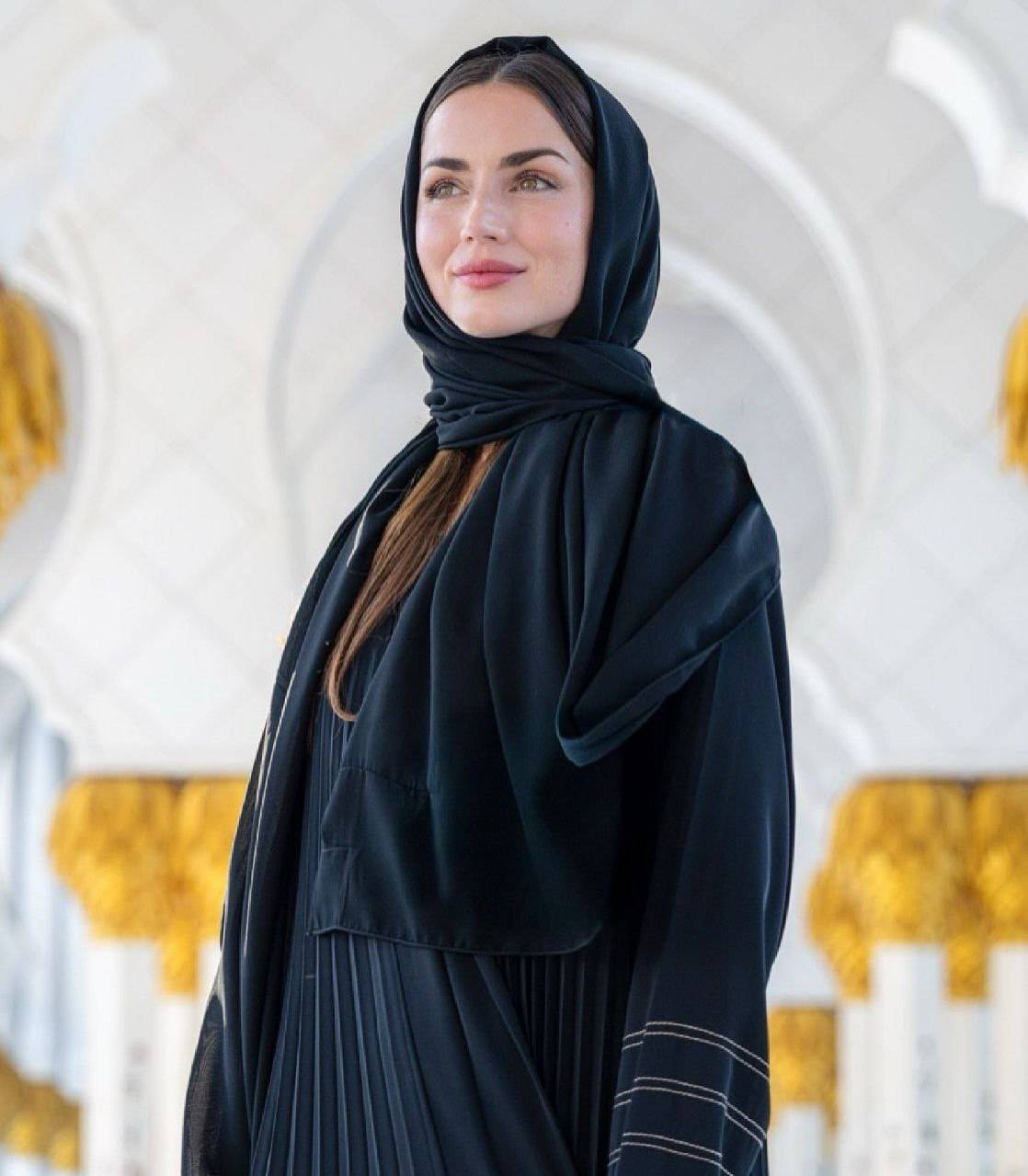 (تصاویر) زیباترین زن جهان بعد از طلاق و جدایی با حجاب اسلامی به مسجد رفت (تصاویر) زیباترین زن جهان بعد از طلاق و جدایی با حجاب اسلامی به مسجد رفت