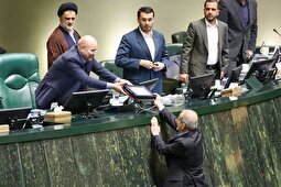 بودجۀ سوپر انقباضی؛ از کمترین سهم نفت در بودجه پس از انقلاب تا مالیات بر ارزش افزوده ۱۲ درصدی و افزایش ۲۰ درصدی حداقل حقوق