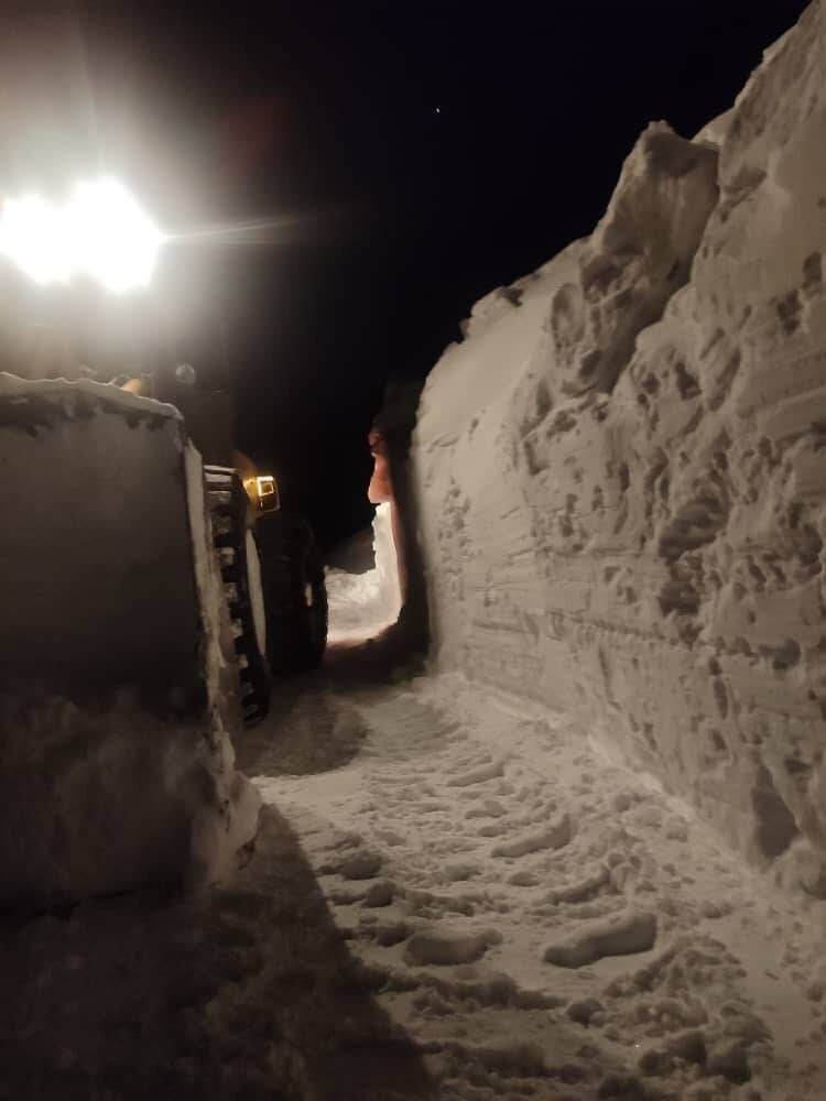 تصاویر | جاده دیواندره زیر حجم سنگین برف؛ ارتفاع چشمگیر برف را ببینید