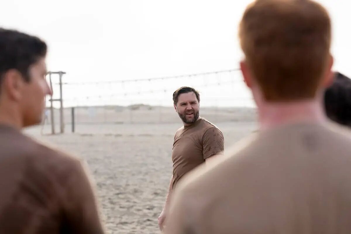 تصاویر | تمرین سخت معاون ترامپ با نیرو‌های ویژه نیروی دریایی آمریکا