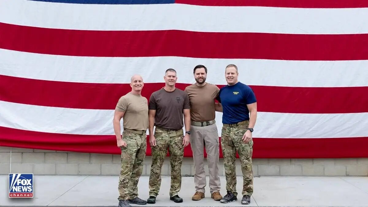 تصاویر | تمرین سخت معاون ترامپ با نیرو‌های ویژه نیروی دریایی آمریکا