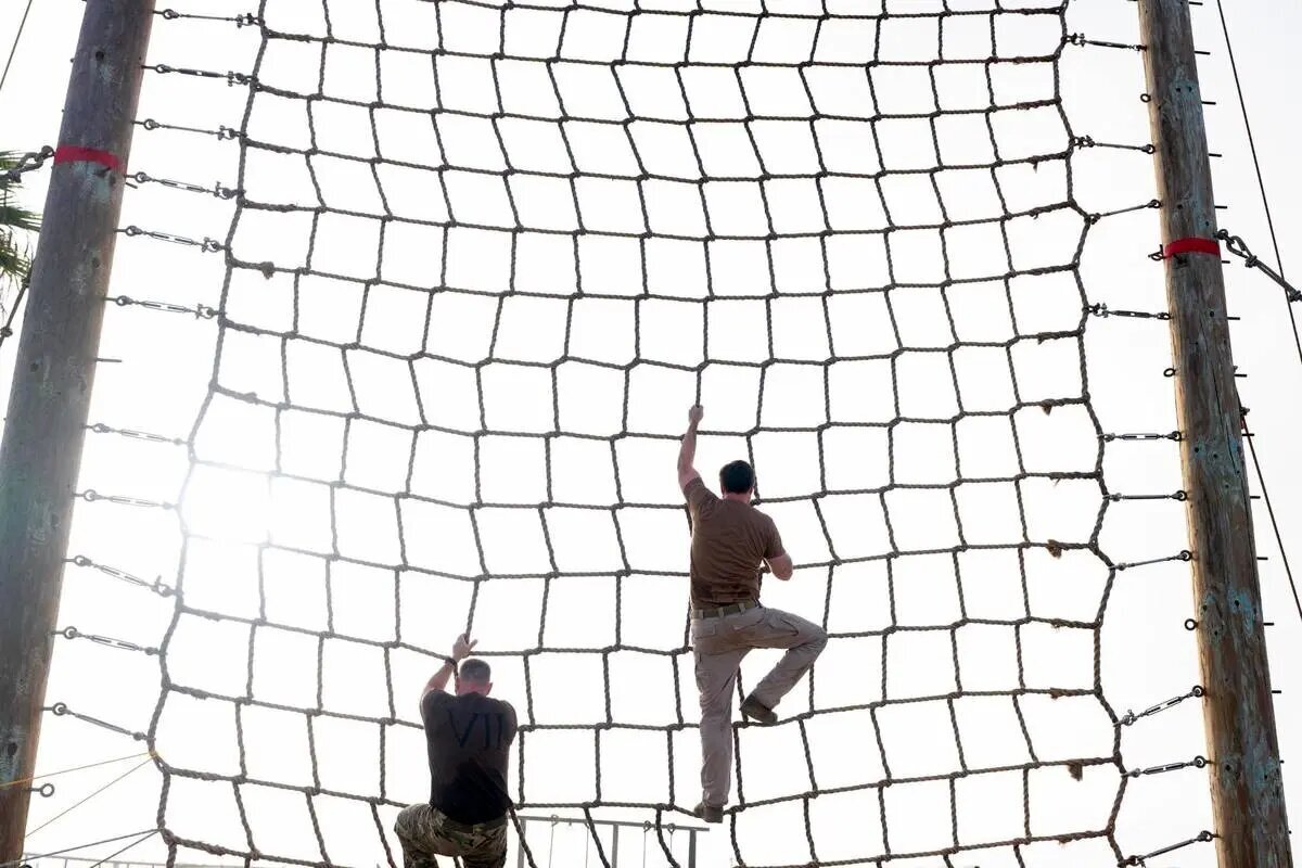 تصاویر | تمرین سخت معاون ترامپ با نیرو‌های ویژه نیروی دریایی آمریکا