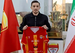 فرشاد احمدزاده با قراردادی یک سال و نیمه به فولاد پیوست