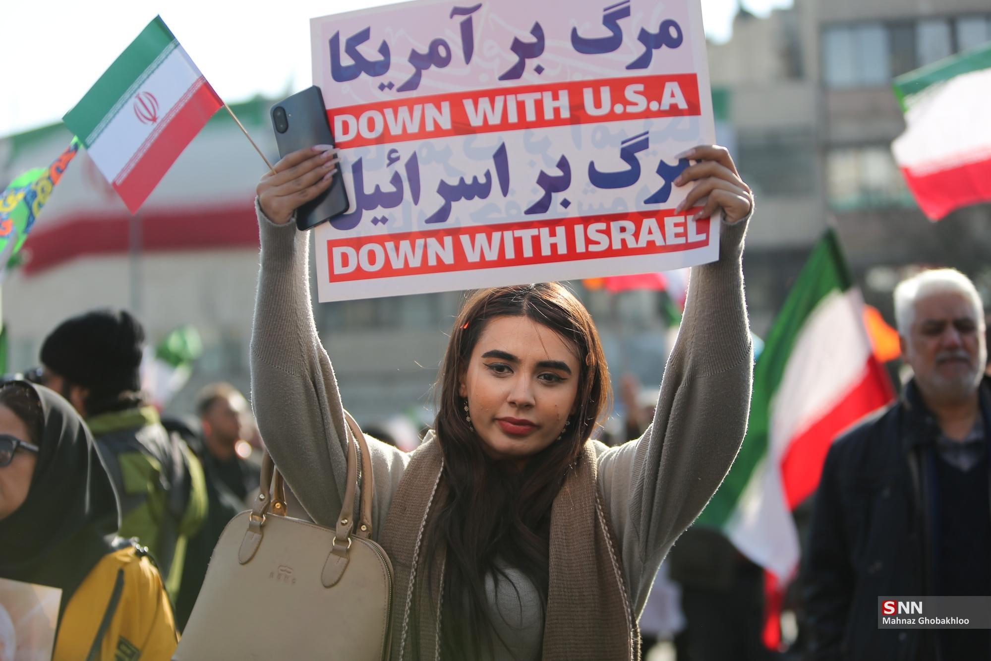 تصاویر متفاوت رسانه‌ها از راهپیمایی ۲۲ دی ۱۴۰۴ در تهران