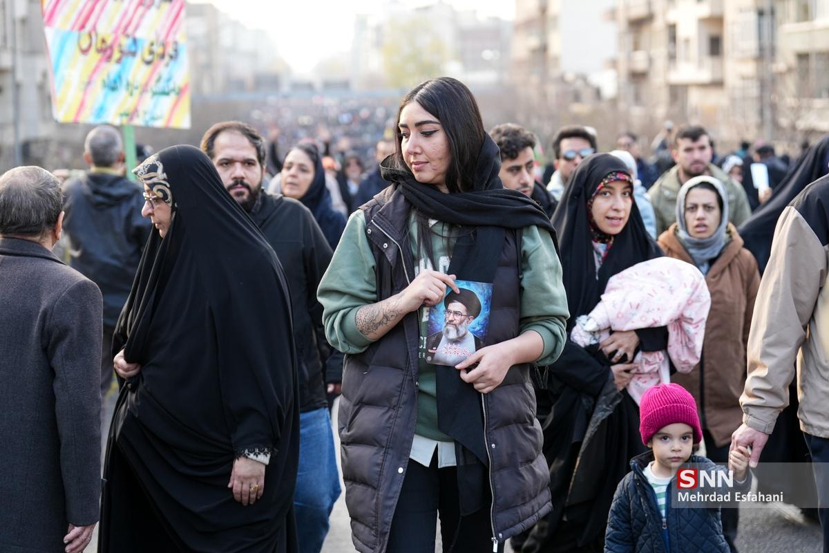 تصاویر متفاوت رسانه‌ها از راهپیمایی ۲۲ دی ۱۴۰۴ در تهران