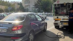 (ویدئو) صف بنزین سوپر لیتری ٨٠ هزار تومان و کارمزد ٢۵٠ هزار تومان در تهران!