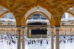 (ویدئو) مرد جوانی که قصد خودکشی در کنار کعبه را داشت، ناکام ماند