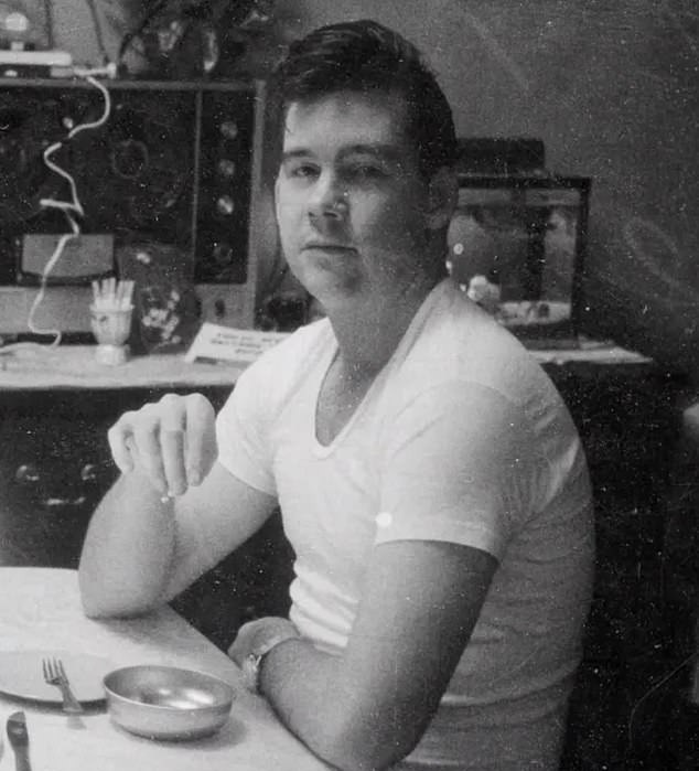 (تصاویر) مو‌های فرفری باب راس واقعی نبود! تصمیمی اقتصادی که یک برند جهانی شد