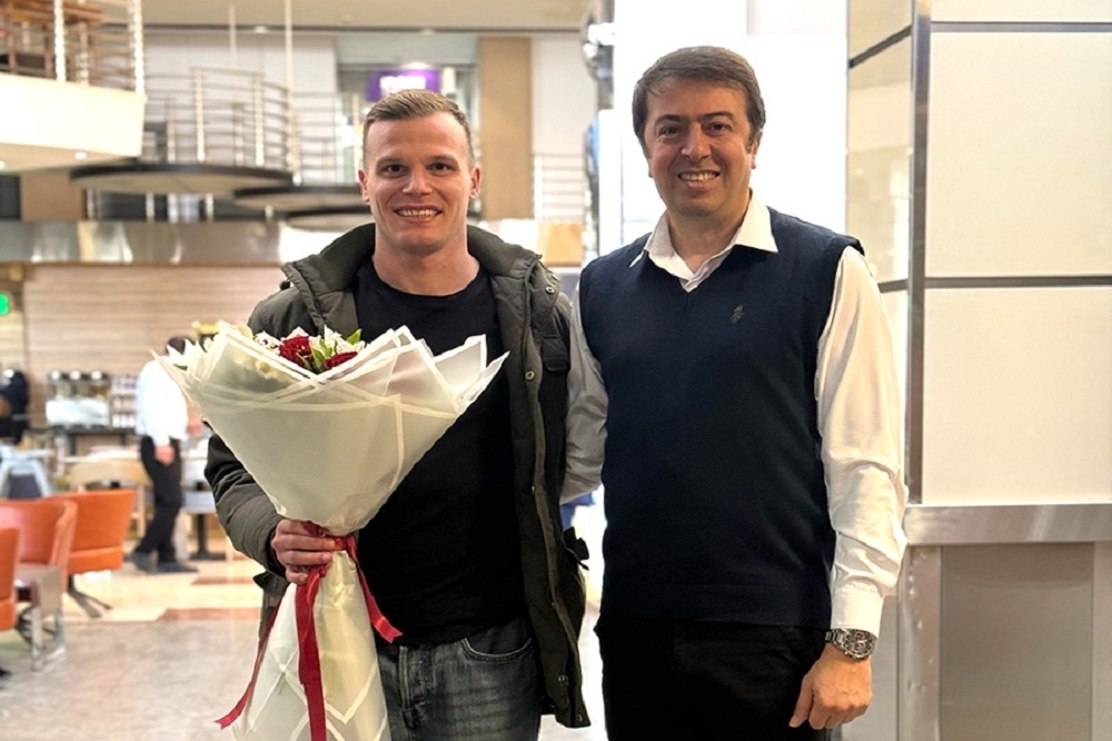 مدافع جدید و مجارستانی پرسپولیس وارد تهران شد مدافع جدید و مجارستانی پرسپولیس وارد تهران شد