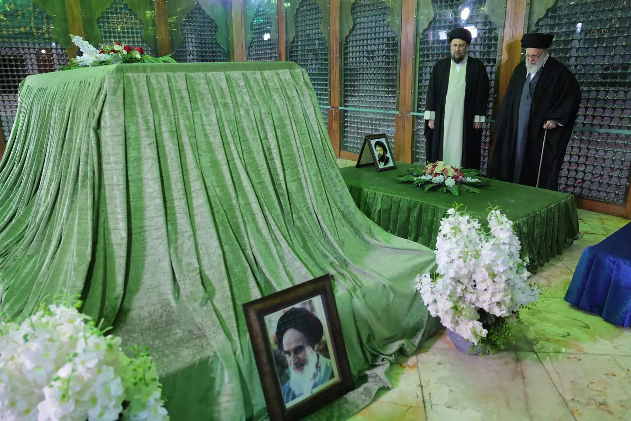 رهبر انقلاب