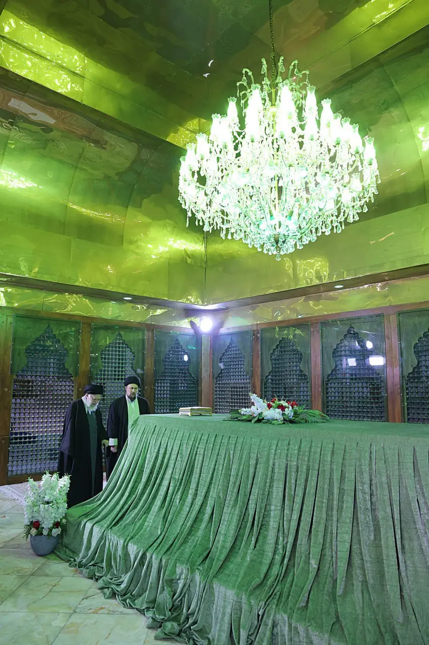 رهبر انقلاب