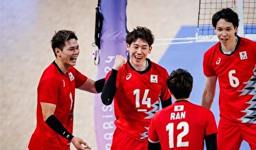 (ویدئو) عذرخواهی شیرجه‌ای و عجیب ستاره والیبالیست ژاپن از حریف