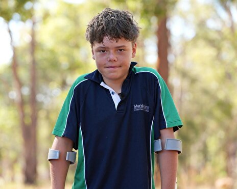 نوجوان ۱۳ ساله با چهار ساعت شنا در اقیانوس جان مادر، خواهر و برادرش را نجات داد