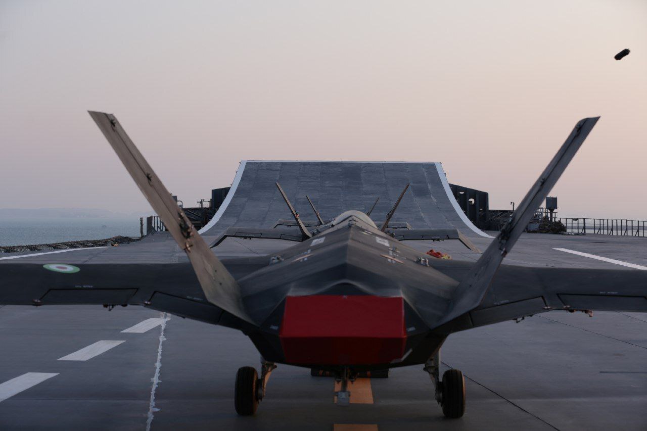 جنگنده قاهر ۳۱۳