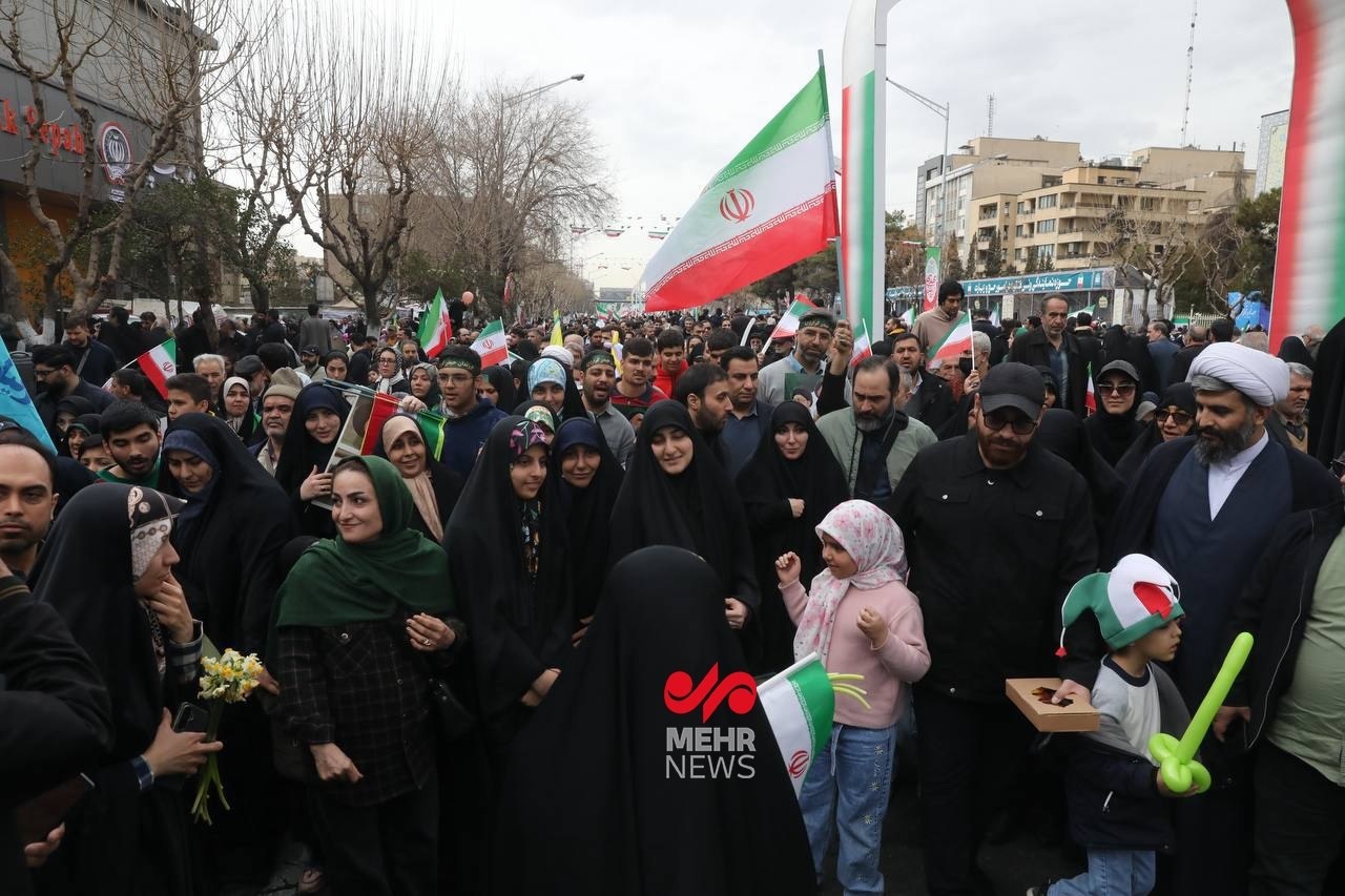 حضور زینب سلیمانی در راهپیمایی امروز ۲۲ بهمن