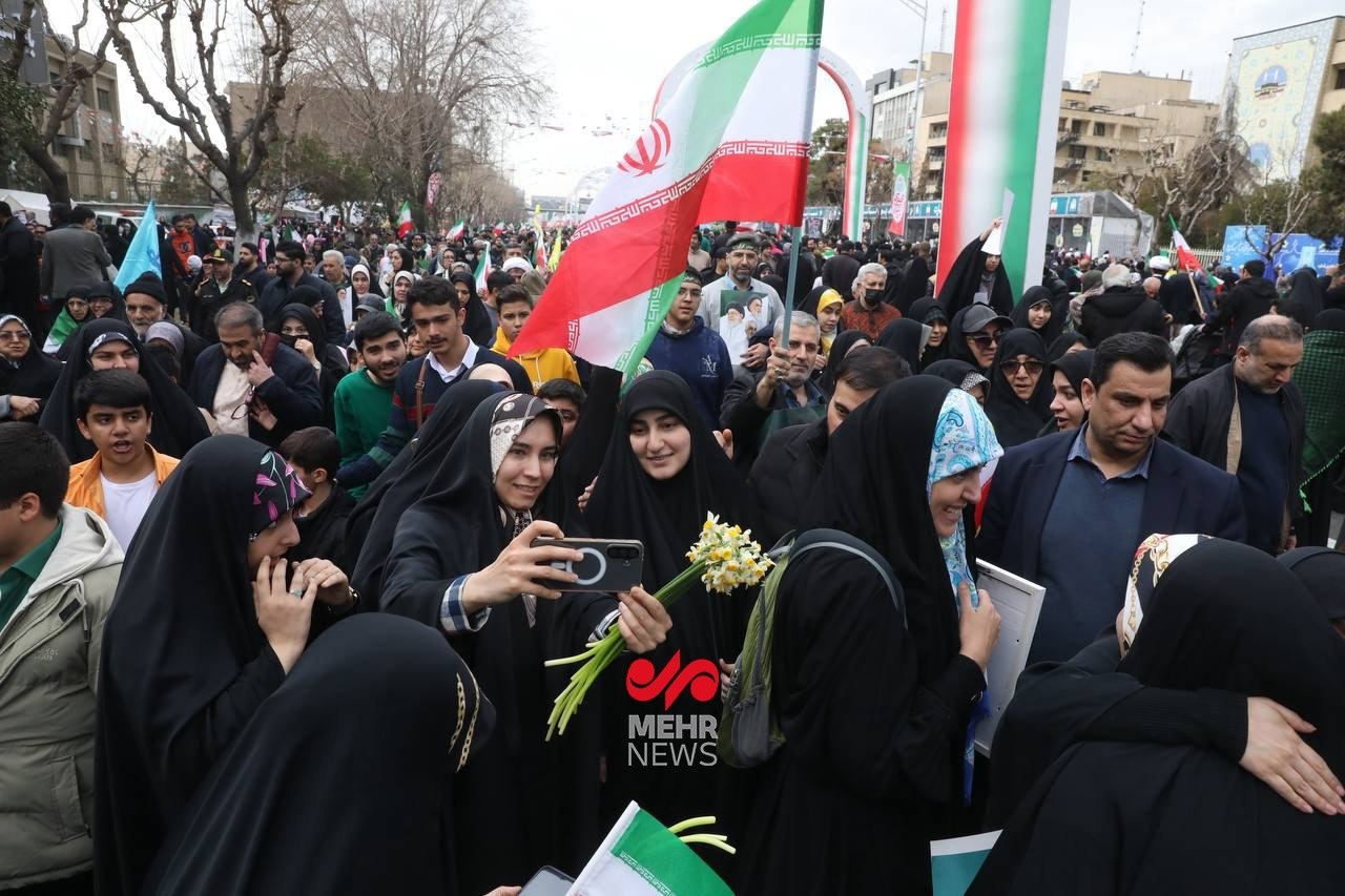 حضور زینب سلیمانی در راهپیمایی امروز ۲۲ بهمن