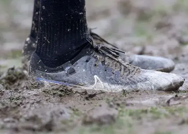 تصاویر؛ عجیب‌ترین بازی سال در انگلیس؛ بازی فوتبال یا نبرد نرماندی در جنگ جهانی دوم!