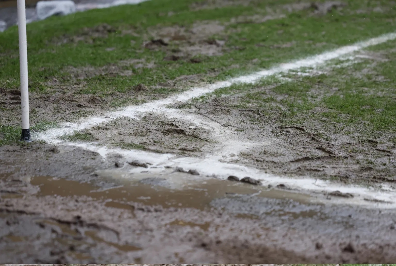 تصاویر؛ عجیب‌ترین بازی سال در انگلیس؛ بازی فوتبال یا نبرد نرماندی در جنگ جهانی دوم!