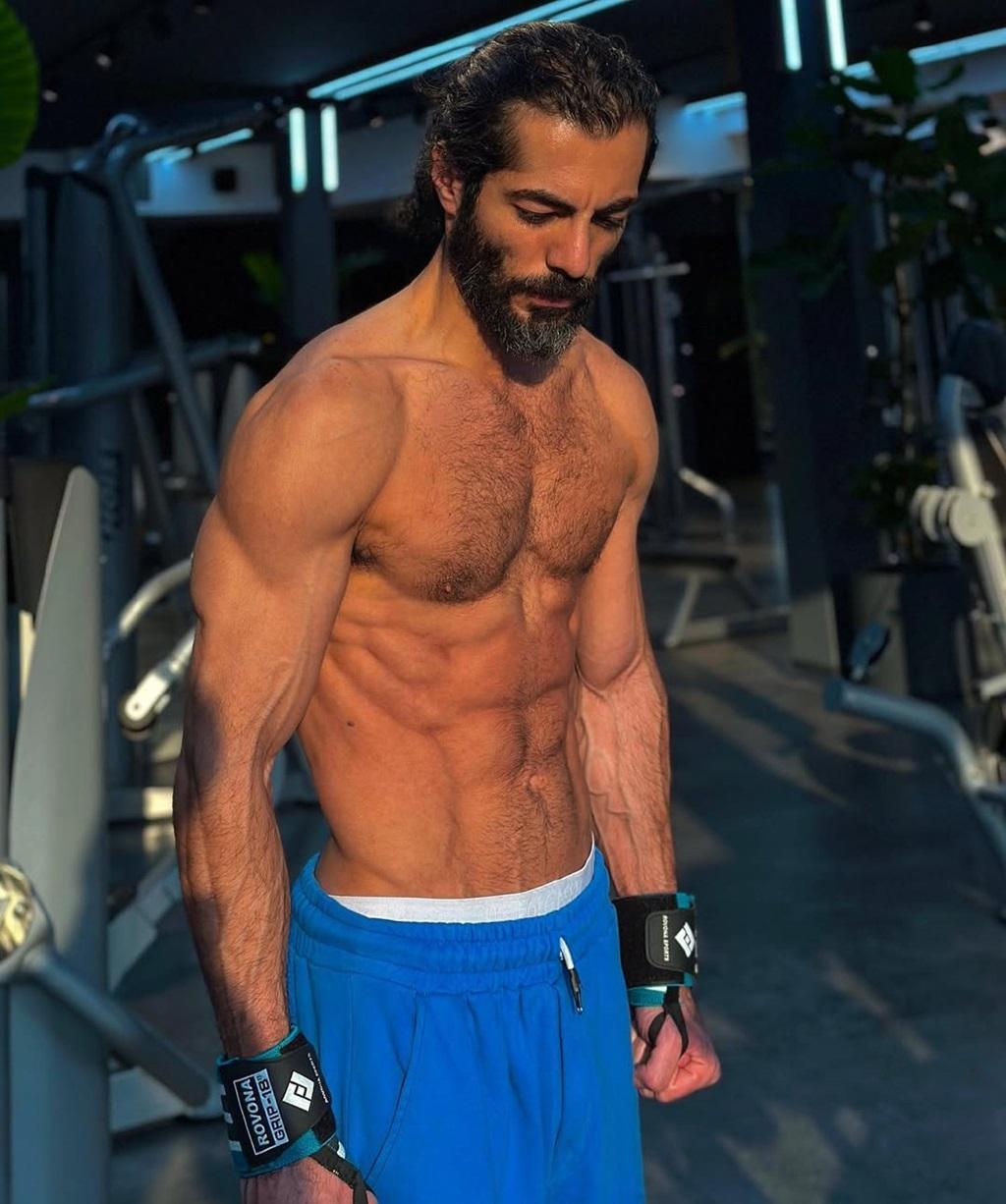 بیوگرافی «نوید پورفرج» بازیگر سینما و تلویزیون بیوگرافی «نوید پورفرج» بازیگر سینما و تلویزیون