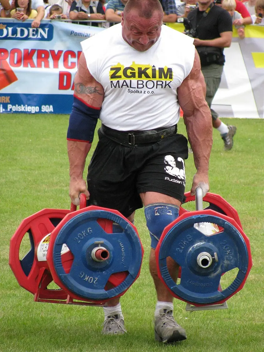 ماریوش پوجانوفسکی: هیولای لهستانی معروف به «سلطهگر» که پنج بار قویترین مرد جهان شد و دارای کمربند مشکی کیوکوشین است و در رقابتهای MMA شرکت کرد ماریوش پوجانوفسکی