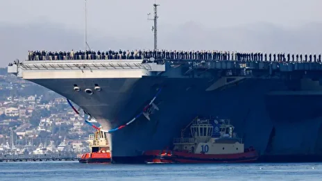 فیلمی از حضور پهپاد ایران بر فراز ناو آبراهام لینکلن در خلیج فارس