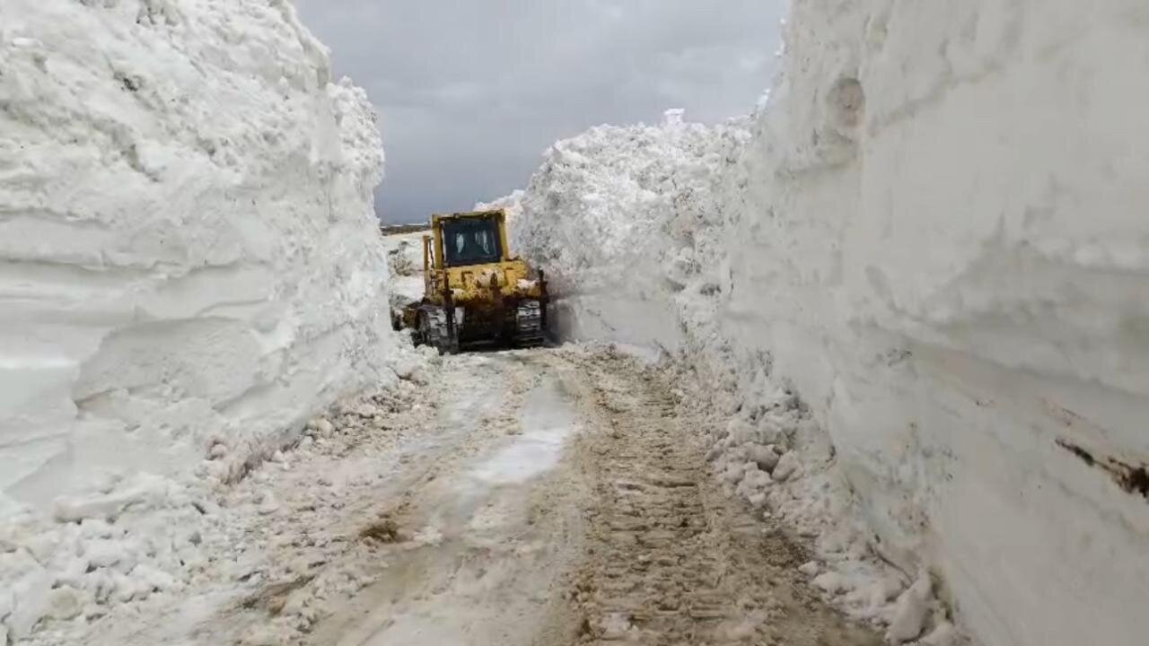 تصاویر | برف ۳ متری در این کشور همسایه بینندگان را متحیر کرده است