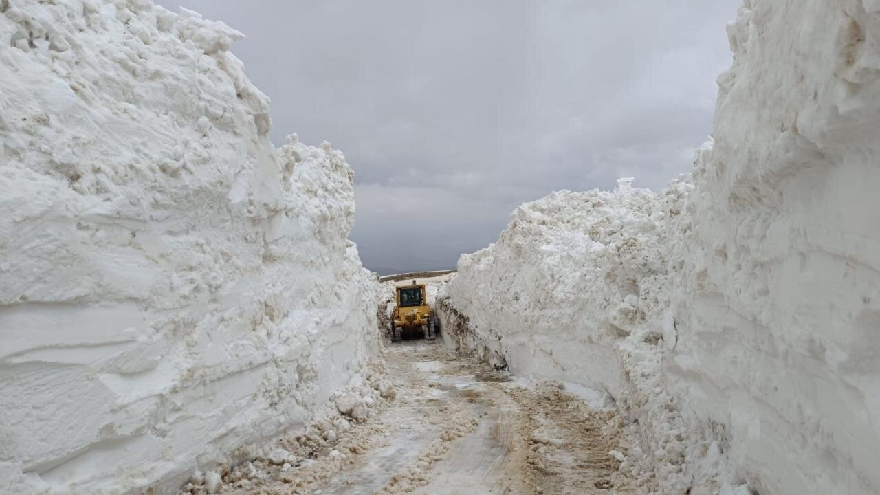 تصاویر | برف ۳ متری در این کشور همسایه بینندگان را متحیر کرده است
