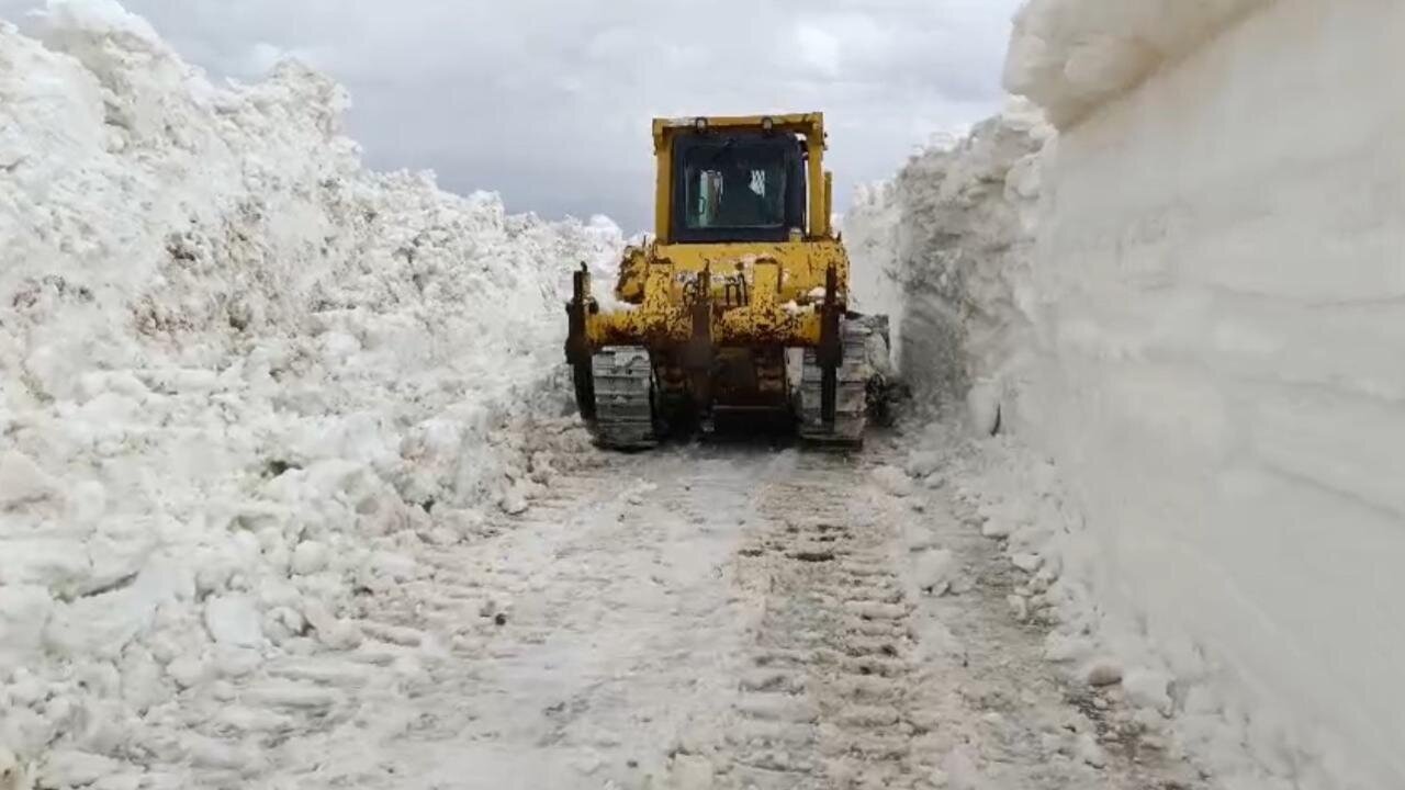 تصاویر | برف ۳ متری در این کشور همسایه بینندگان را متحیر کرده است