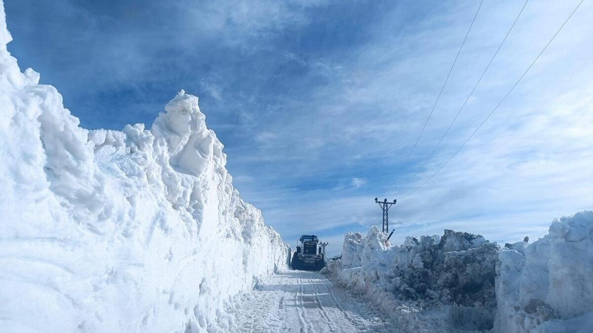 تصاویر | برف ۳ متری در این کشور همسایه بینندگان را متحیر کرده است