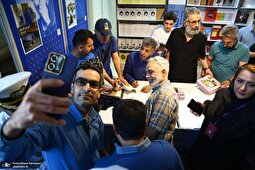 صف کشیدن برای عادل در مصلی بحث‌برانگیز شد