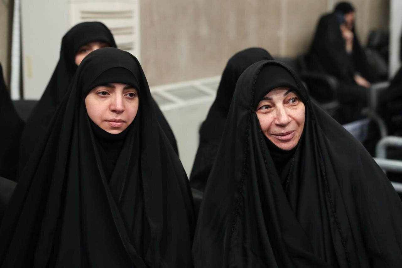 تصاویر| فرزندان سید حسن نصرالله در بیت رهبر انقلاب تصاویر| فرزندان سید حسن نصرالله در بیت رهبر انقلاب