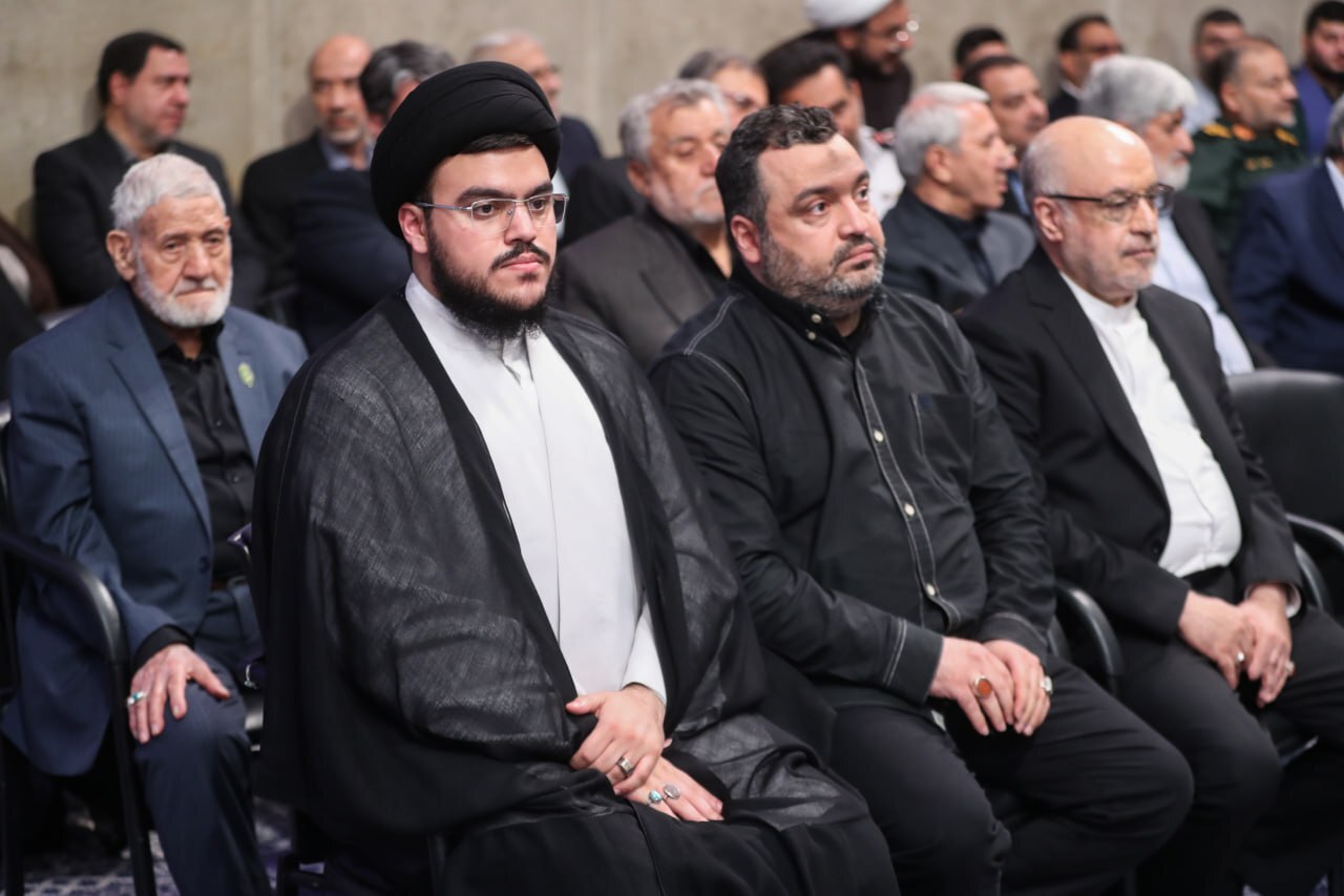 تصاویر| فرزندان سید حسن نصرالله در بیت رهبر انقلاب تصاویر| فرزندان سید حسن نصرالله در بیت رهبر انقلاب
