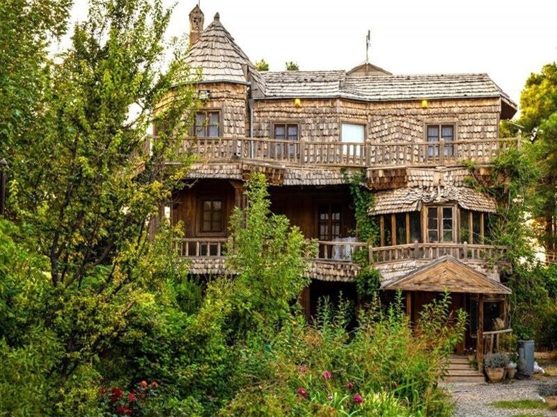 تنها روستای ایران که تماما از چوب ساخته شده است