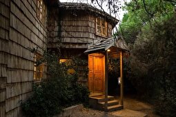 تنها روستای ایران که تماما از چوب ساخته شده است