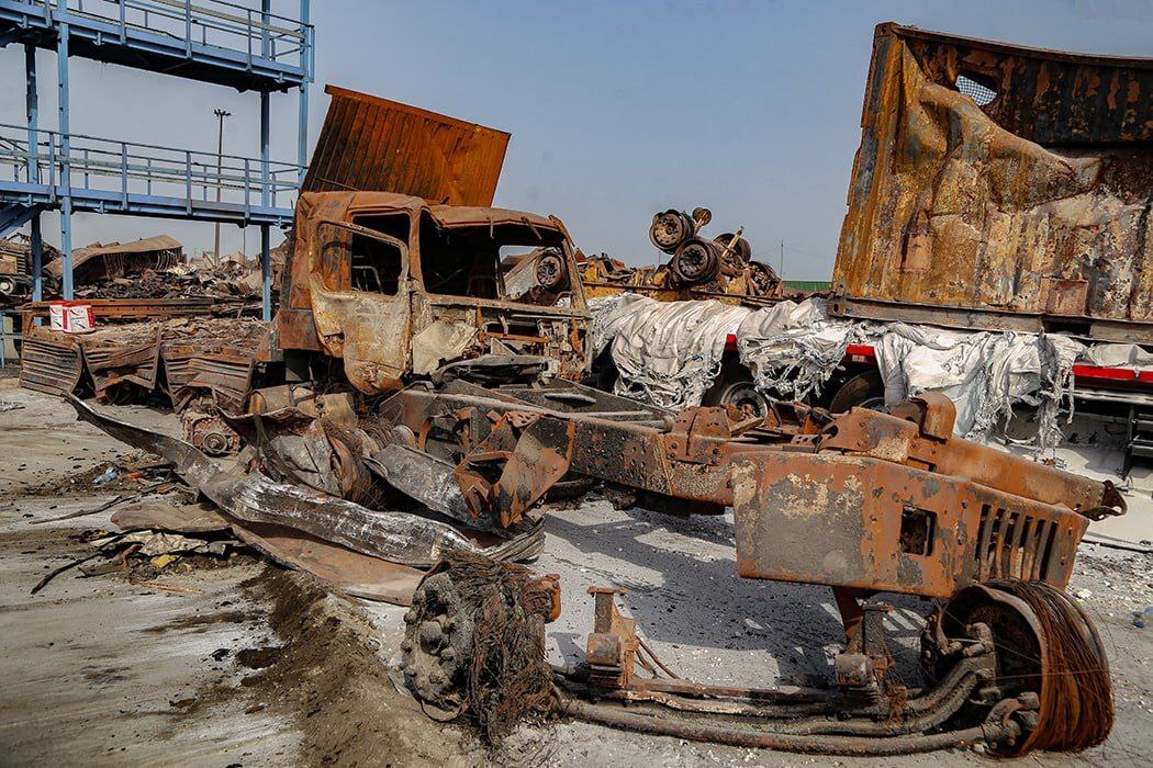 بندر شهید رجایی یک ماه بعد از آتش‌سوزی