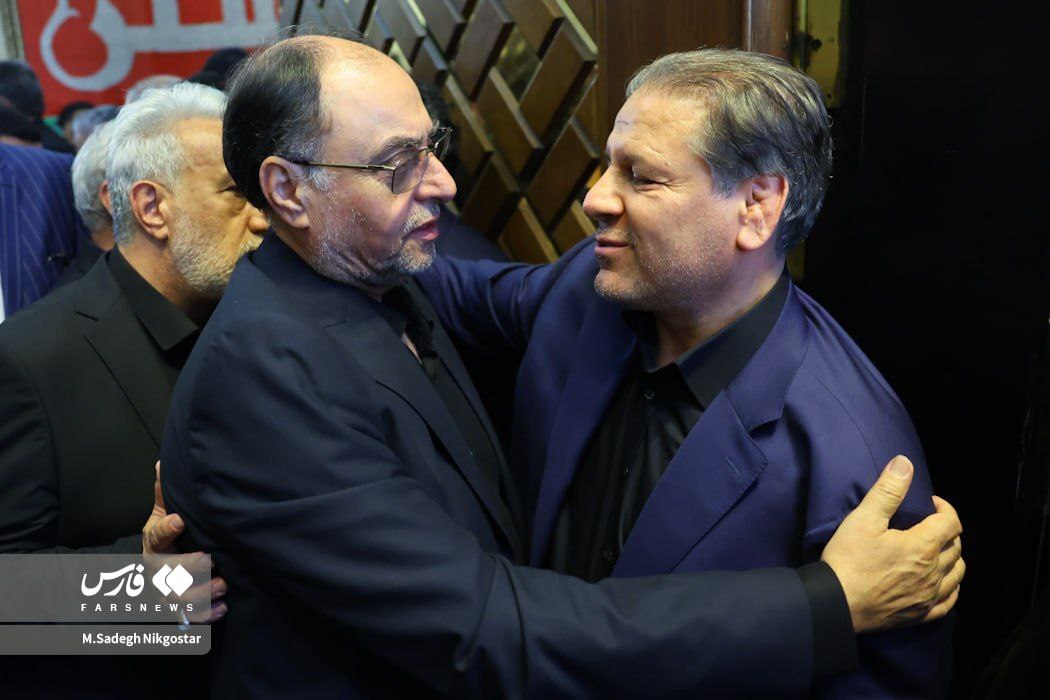 تصاویر | حضور چهره‌ها در مراسم ختم پدر علی انصاری؛ از علی پروین تا بابک زنجانی و وحید حقانی