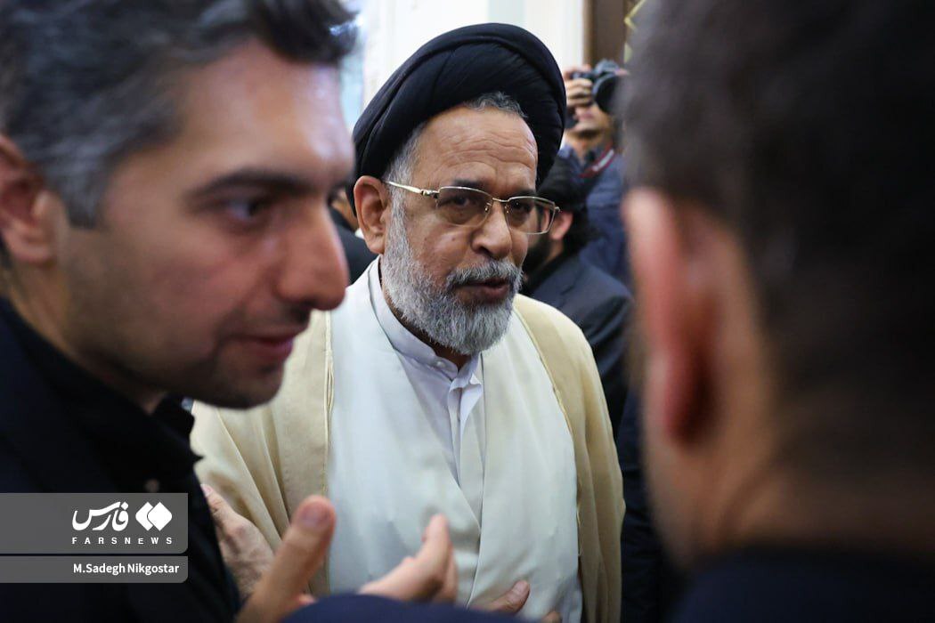 تصاویر | حضور چهره‌ها در مراسم ختم پدر علی انصاری؛ از علی پروین تا بابک زنجانی و وحید حقانی