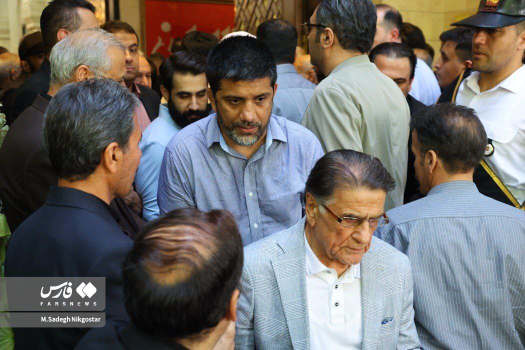 تصاویر | حضور چهره‌ها در مراسم ختم پدر علی انصاری؛ از علی پروین تا بابک زنجانی و وحید حقانی