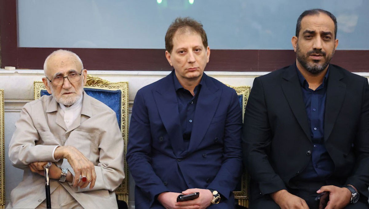 تصاویر | حضور چهره‌ها در مراسم ختم پدر علی انصاری؛ از علی پروین تا بابک زنجانی و وحید حقانی