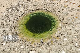 تصاویر | گودال عجیب و مرموز دریاچه ارومیه از نمای نزدیک؛ آب بسیار شور است و آرتمیا دارد!