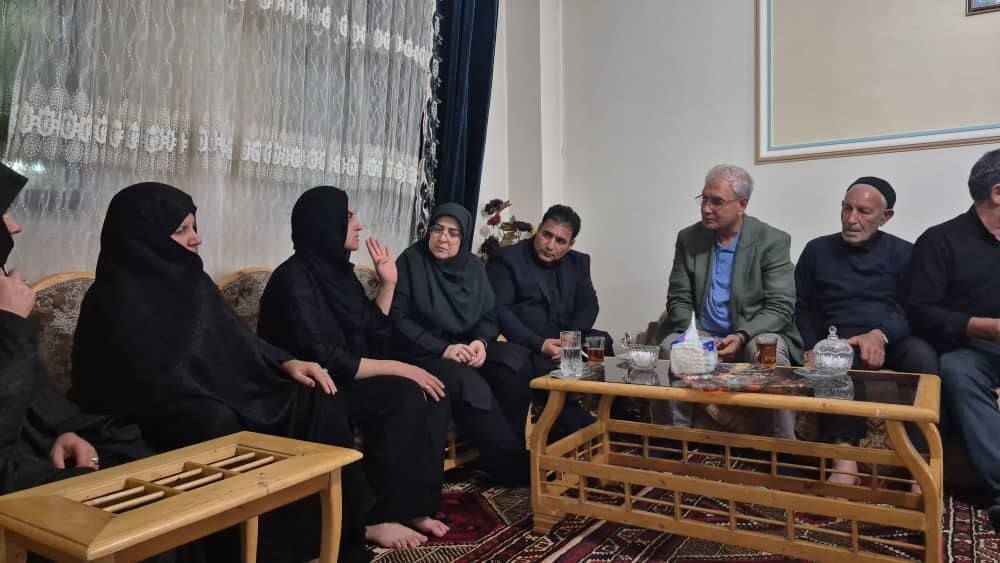 (تصاویر) سخنگوی دولت به خانه مرحوم الهه حسین‌نژاد رفت