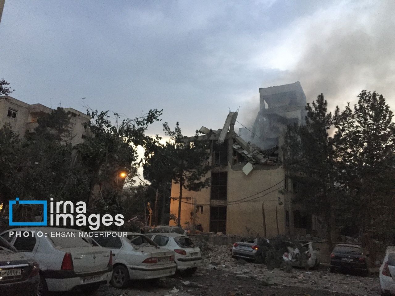 تصاویری از حمله اسرائیل به منازل مسکونی در تهران تصاویری از حمله اسرائیل به منازل مسکونی در تهران