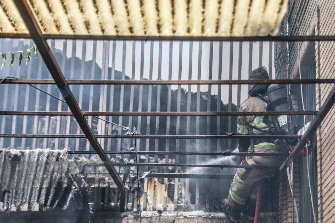 تصاویر | آتش سوزی انبار ساختمان بیمه آسیا در خیابان شهید قرنی تصاویر | آتش سوزی انبار ساختمان بیمه آسیا در خیابان شهید قرنی