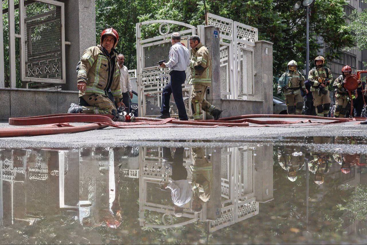 تصاویر | آتش سوزی انبار ساختمان بیمه آسیا در خیابان شهید قرنی تصاویر | آتش سوزی انبار ساختمان بیمه آسیا در خیابان شهید قرنی