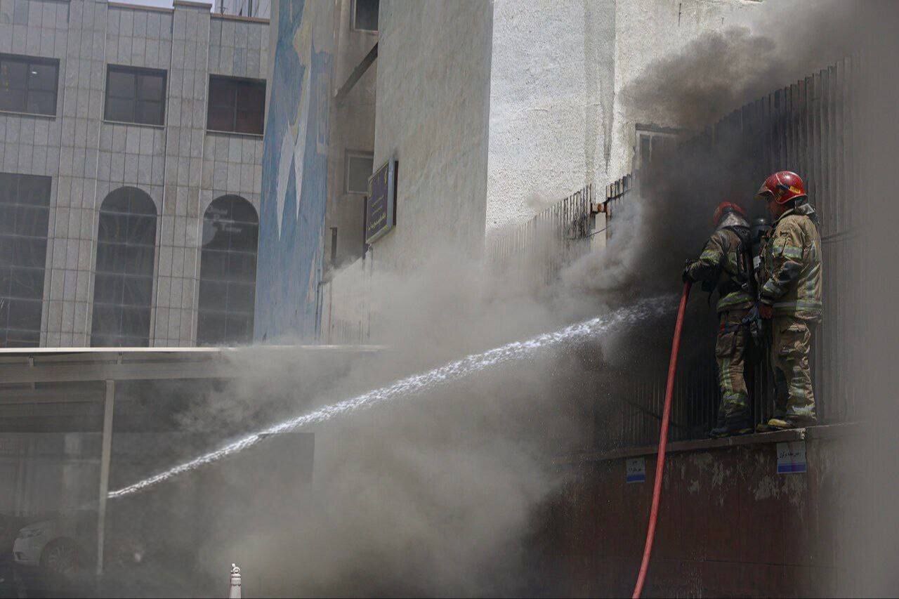 تصاویر | آتش سوزی انبار ساختمان بیمه آسیا در خیابان شهید قرنی تصاویر | آتش سوزی انبار ساختمان بیمه آسیا در خیابان شهید قرنی