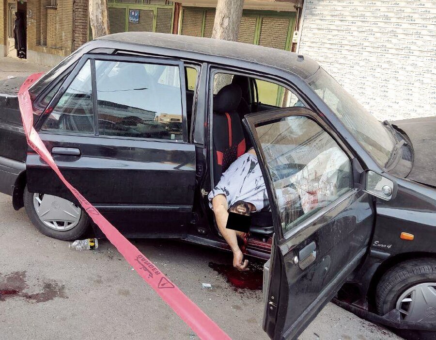 تصاویر ۱۸+ | مرگ یک سارق شبرو با شلیکهای پلیس تصاویر ۱۸+ | مرگ یک سارق شبرو با شلیکهای پلیس