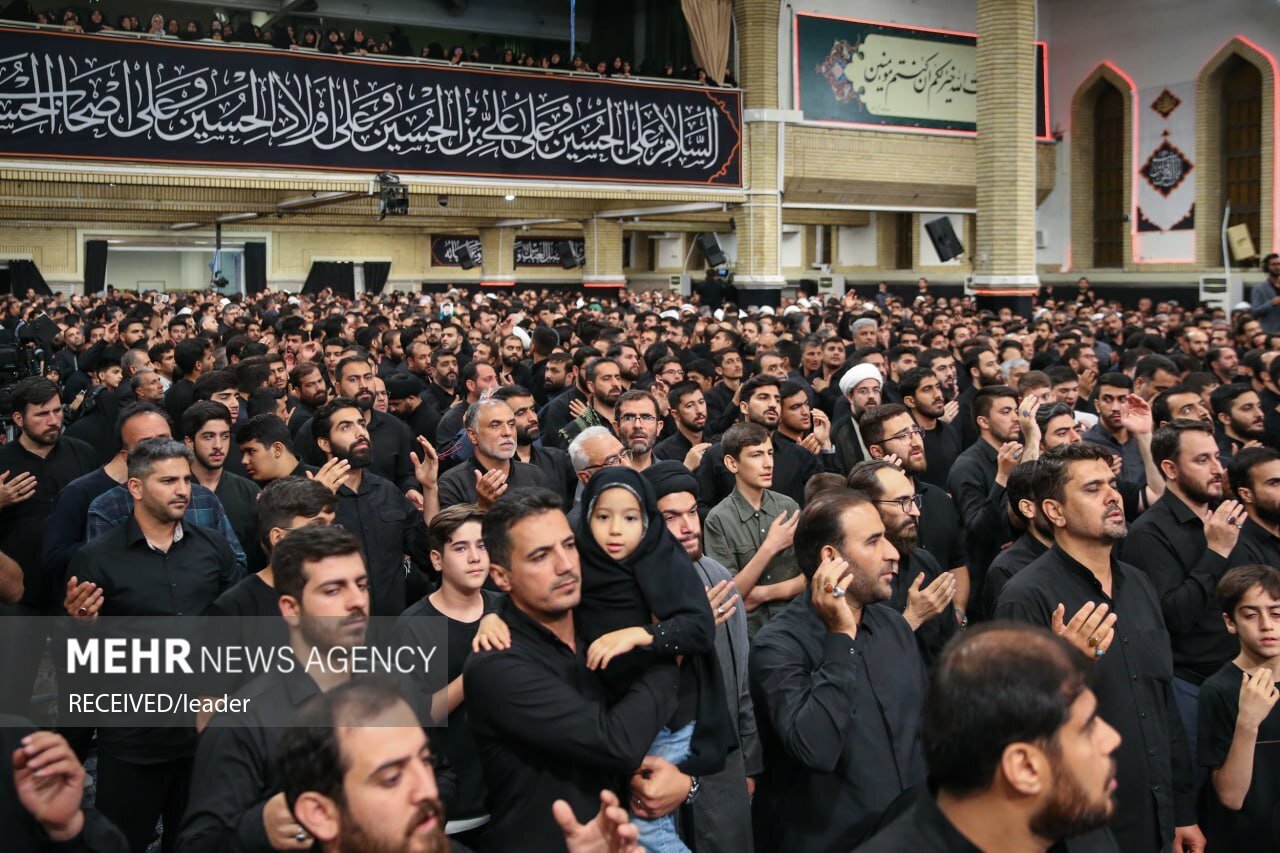 اولین شب عزاداری محرم در حسینیه امام خمینی (ره) برگزار شد
