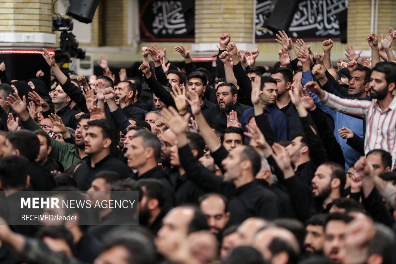 اولین شب عزاداری محرم در حسینیه امام خمینی (ره) برگزار شد