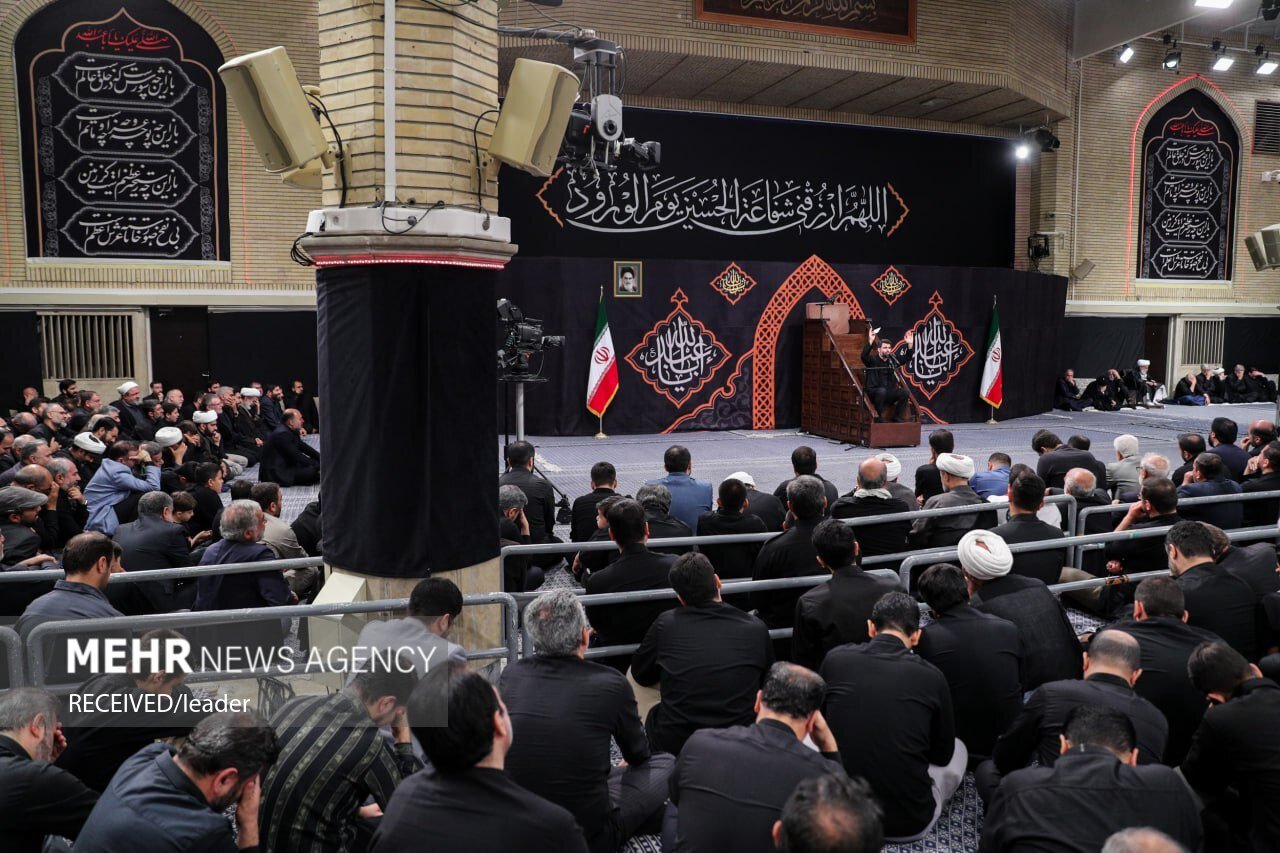 اولین شب عزاداری محرم در حسینیه امام خمینی (ره) برگزار شد